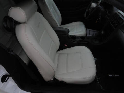 2002 Ford Mustang Deluxe