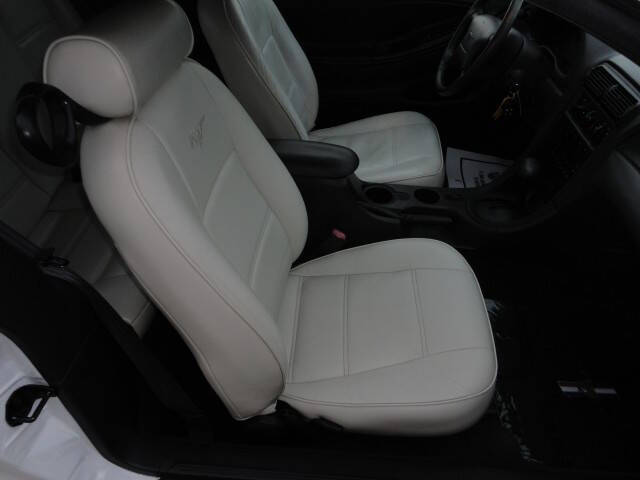 2002 Ford Mustang Deluxe