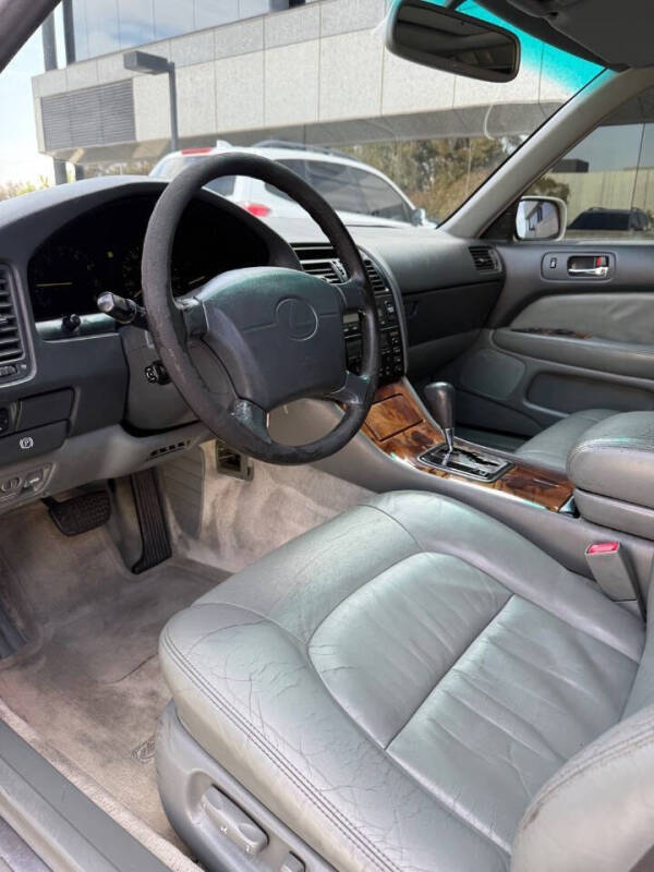 1997 Lexus LS 400 Coach