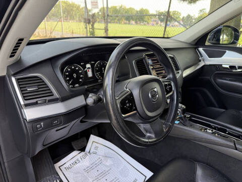 2016 Volvo XC90 T6 Momentum