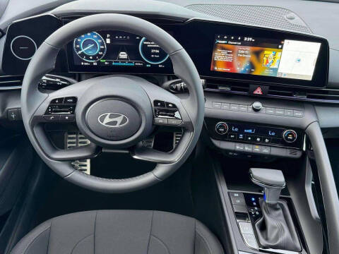 2025 Hyundai Elantra Hybrid SEL Sport