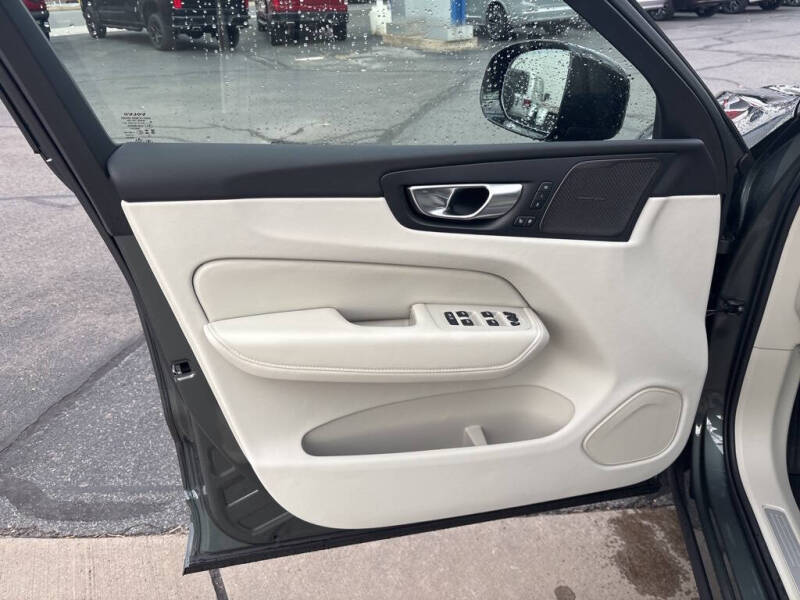 2026 Volvo XC60 B5 Ultra