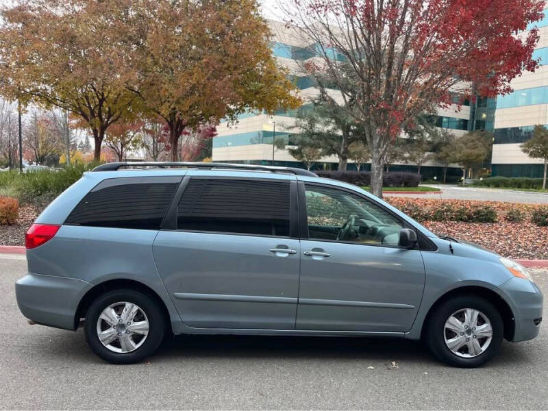 2006 Toyota Sienna LE 8 Passenger