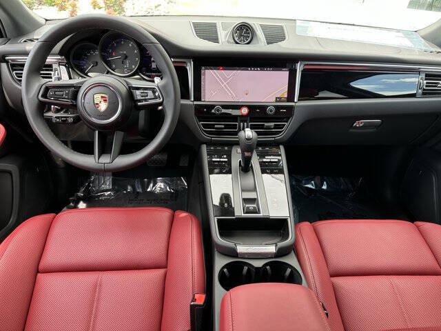 2025 Porsche Macan
