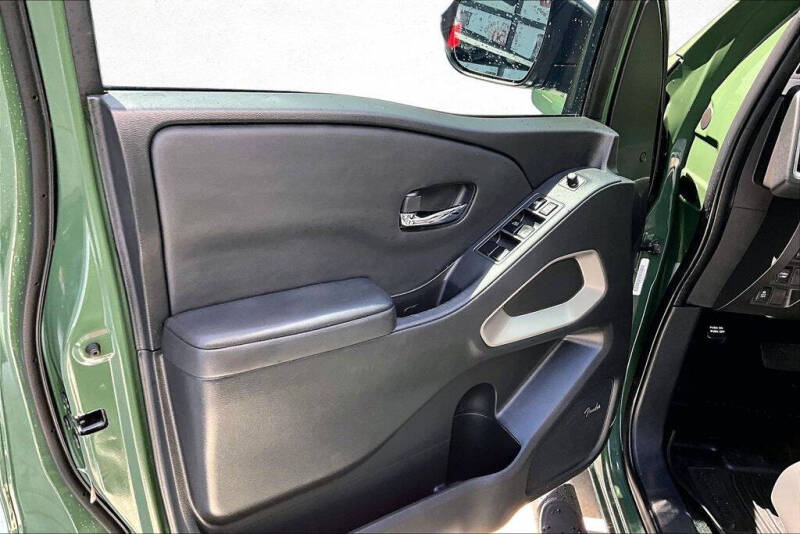 2024 Nissan Frontier SV
