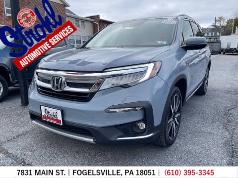 2022 Honda Pilot Touring w/Rear Captain's Chairs