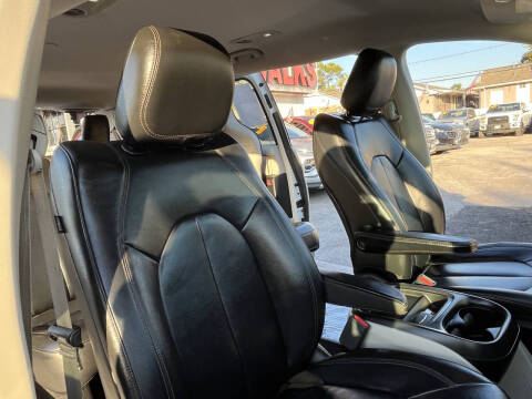 2017 Chrysler Pacifica Touring Plus