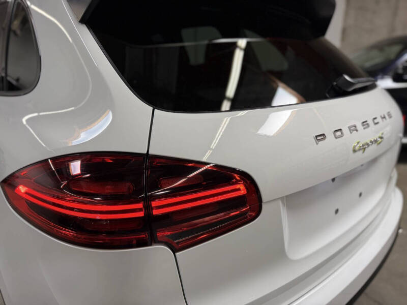 2016 Porsche Cayenne S E-Hybrid