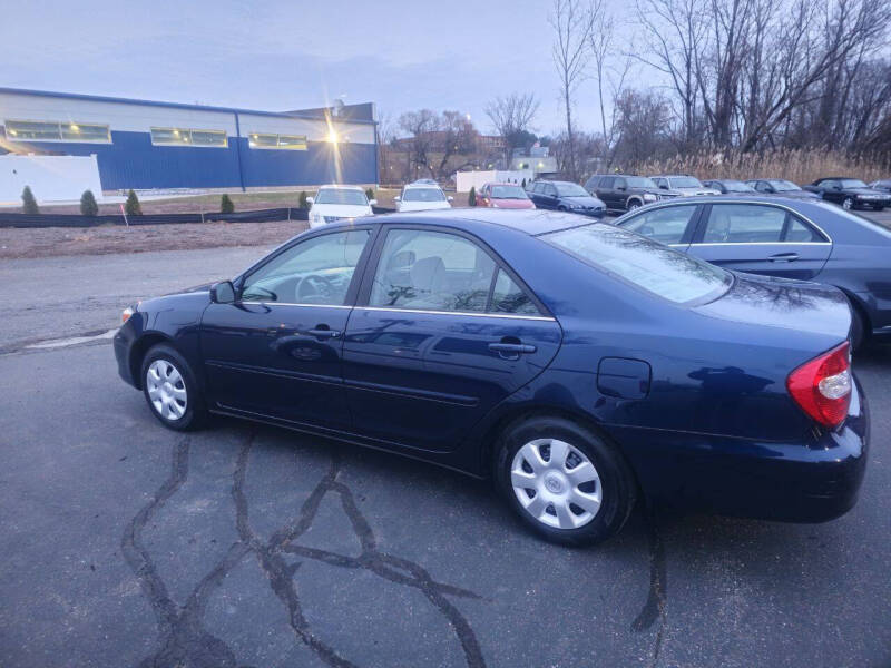 2004 Toyota Camry LE photo 5