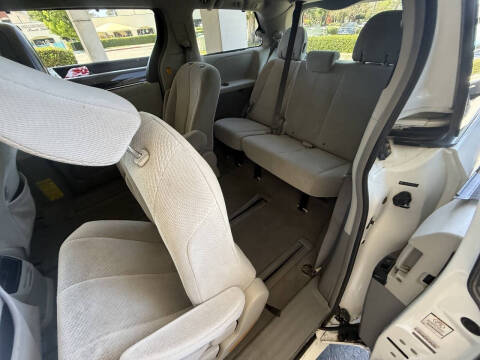 2011 Toyota Sienna LE 7-Passenger