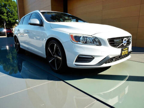 2016 Volvo V60 T6 R-Design Platinum