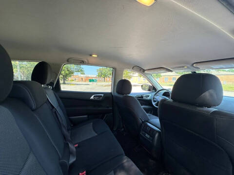 2017 Nissan Pathfinder SV