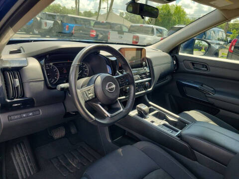 2025 Nissan Pathfinder SV