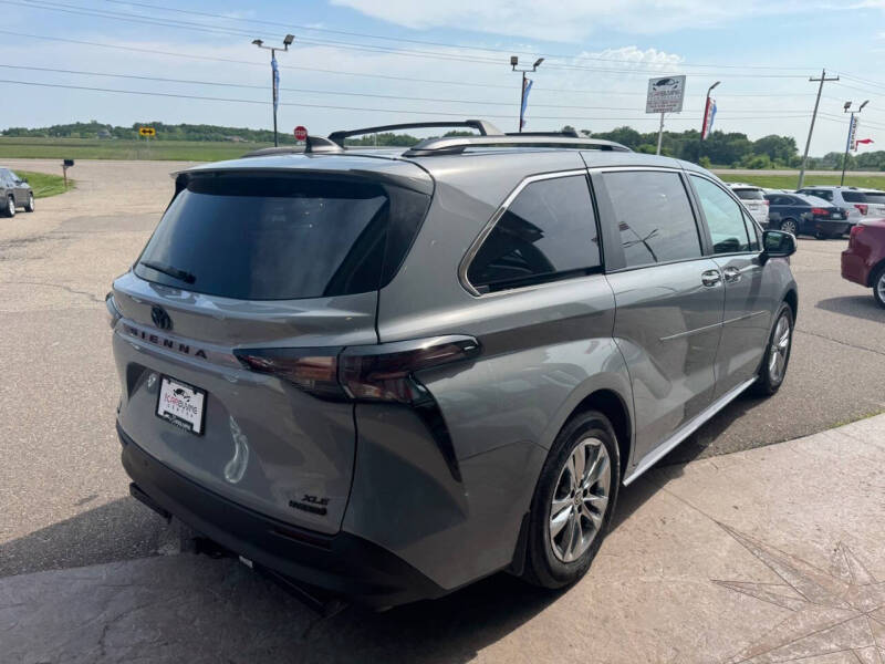 2023 Toyota Sienna Woodland Edition