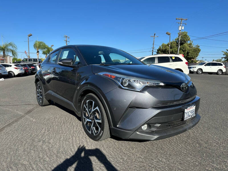 2018 Toyota C-HR XLE Premium photo 2