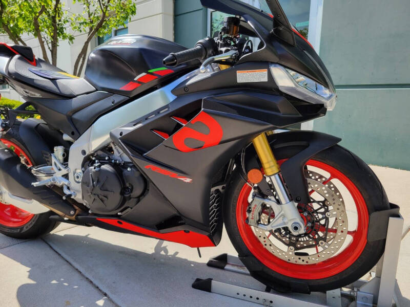 2023 Aprilia RSV4
