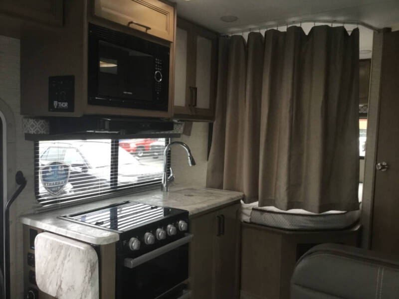 2022 Ford E-350