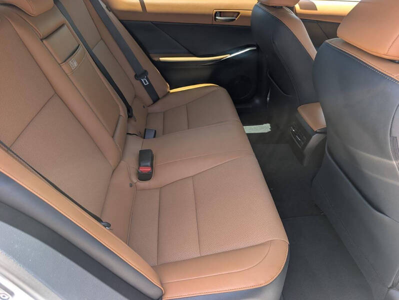 2023 Lexus IS 300