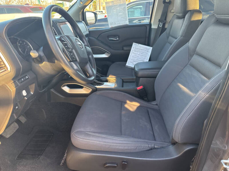 2023 Nissan Frontier SV's photo