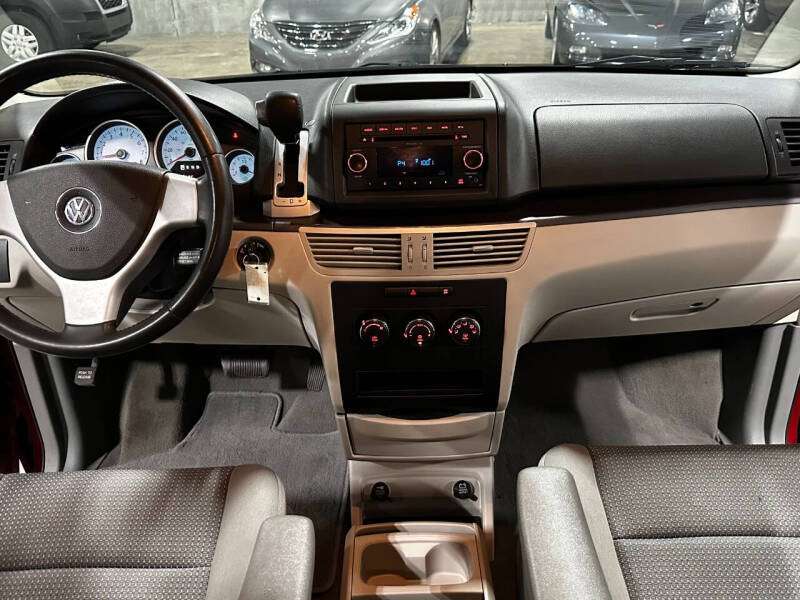 2009 Volkswagen Routan S