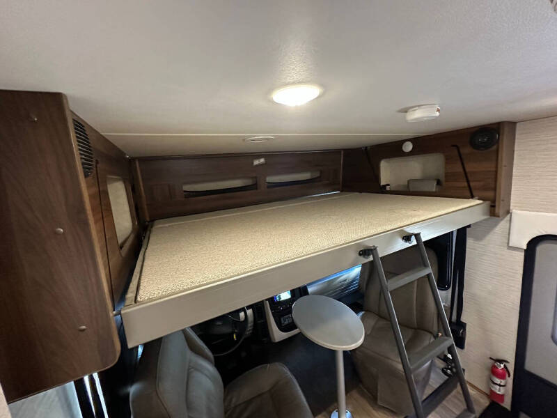 2020 Winnebago Intent 28y