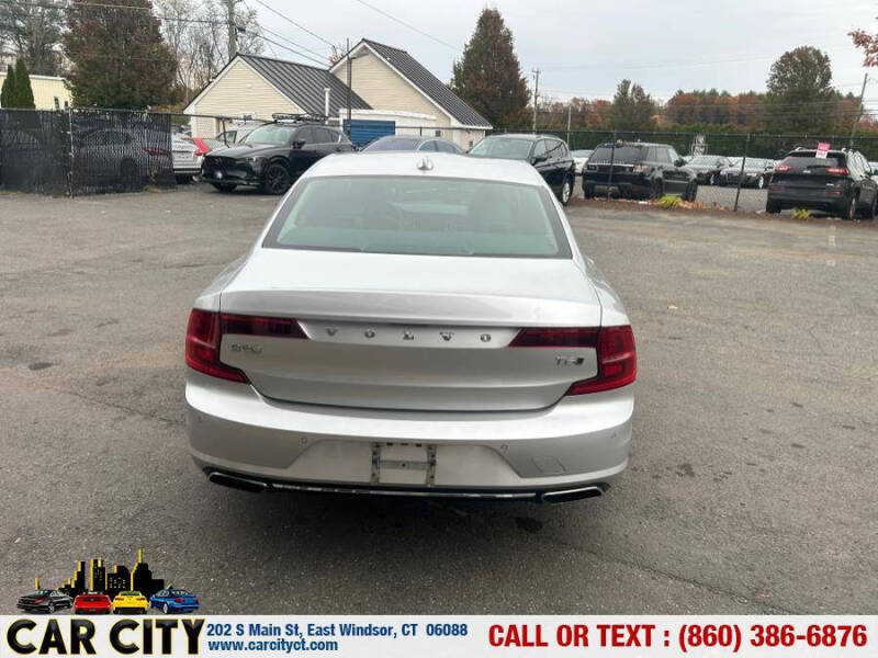 2017 Volvo S90 T6 Momentum