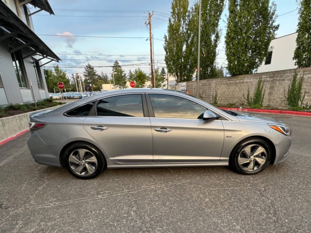 2016 Hyundai SONATA Hybrid for sale at Worldwide Auto in Portland, OR