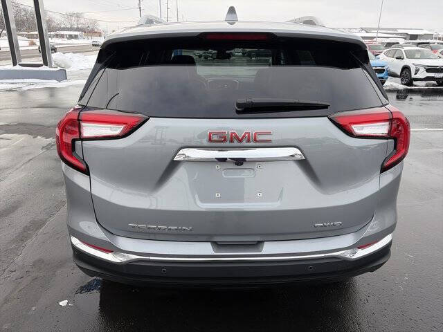 2024 GMC Terrain SLT