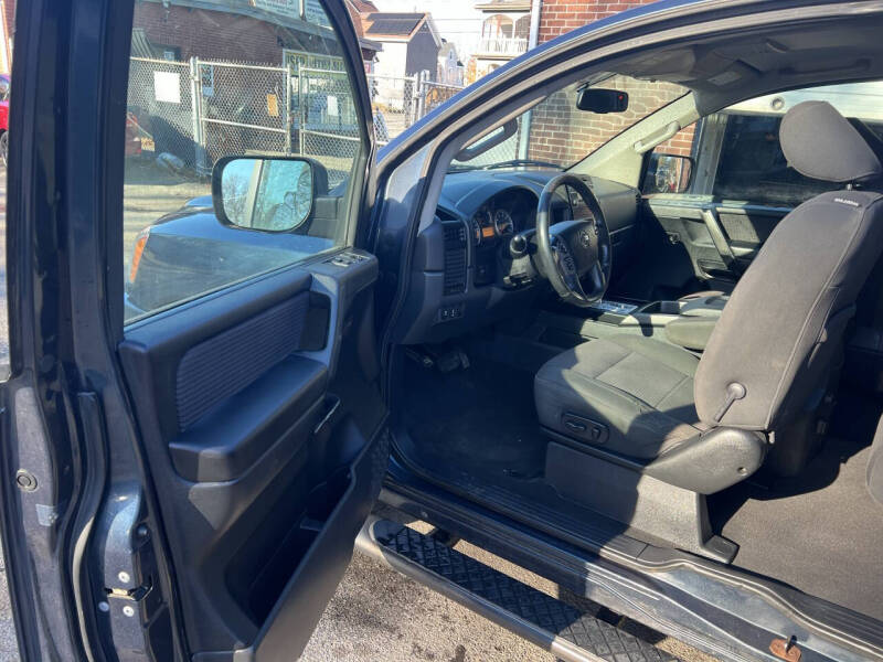 2014 Nissan Titan SV