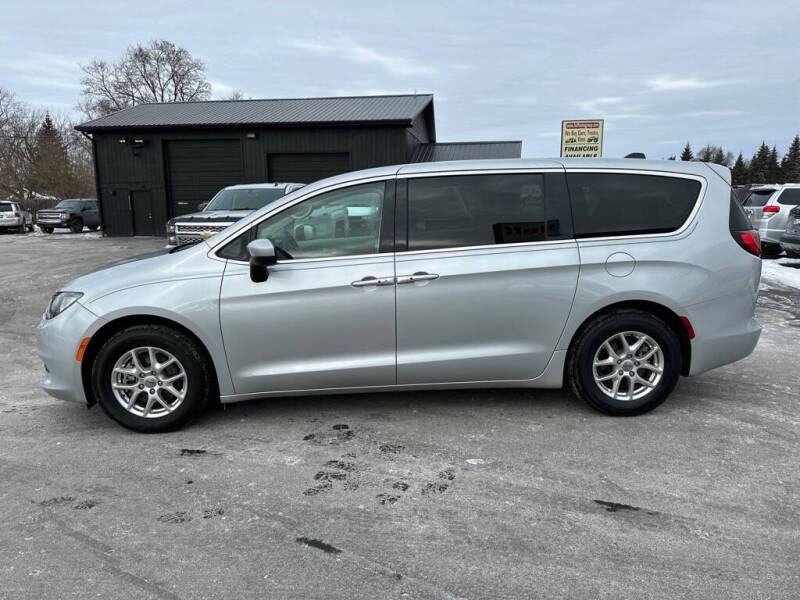 2022 Chrysler Voyager LX