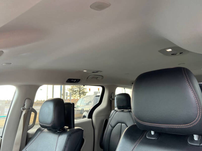 2017 Chrysler Pacifica Touring-L Plus