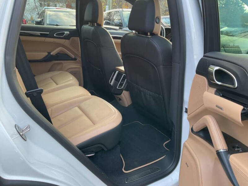 2014 Porsche Cayenne Platinum