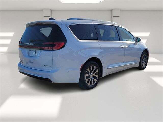 2024 Chrysler Pacifica Plug-In Hybrid Pinnacle