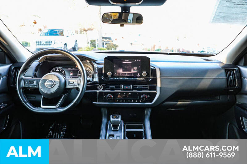 2022 Nissan Pathfinder SV