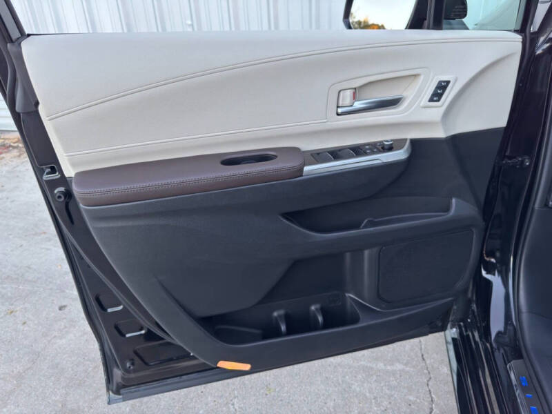 2024 Toyota Sienna Platinum 7-Passenger