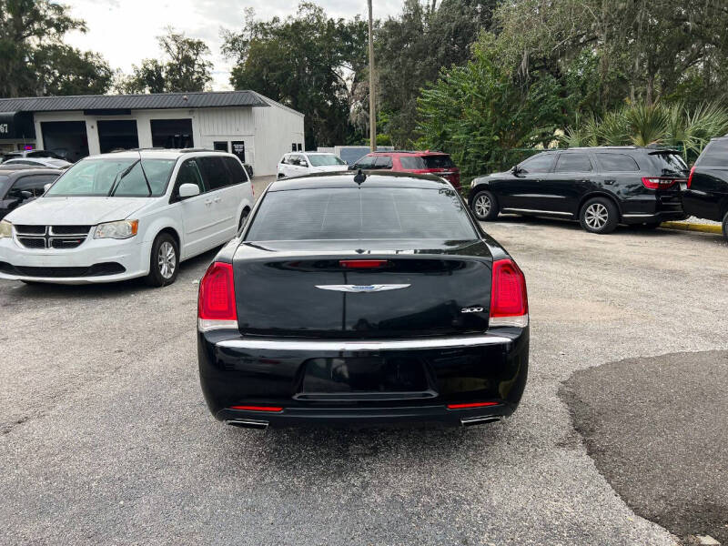 2018 Chrysler 300 Touring