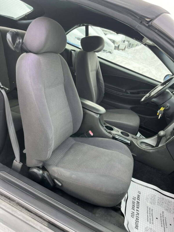 2003 Ford Mustang Deluxe