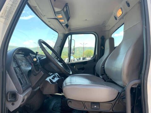 2015 Freightliner M2 106