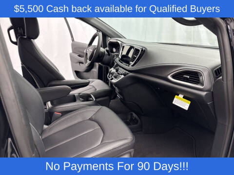 2026 Chrysler Pacifica Select