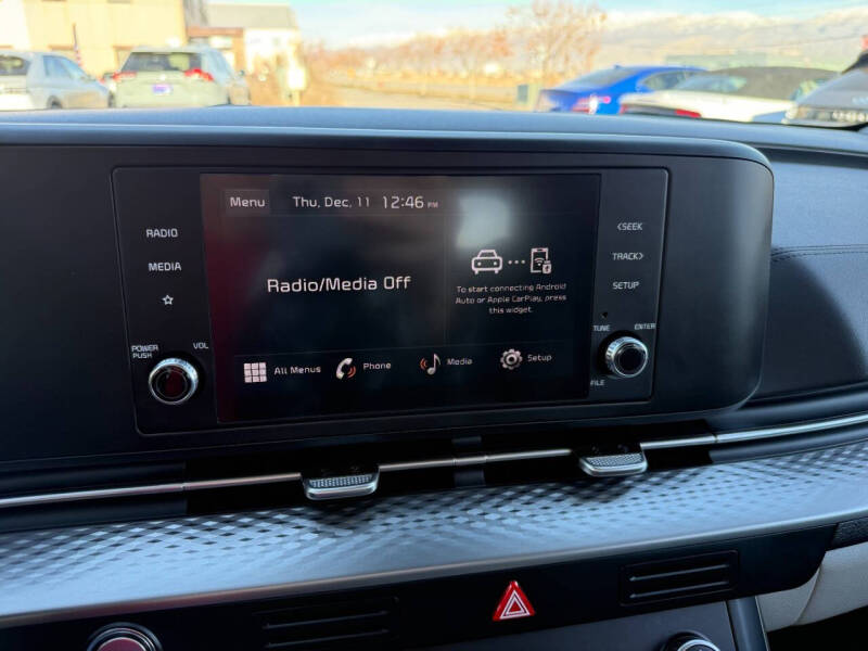 2024 Kia Carnival LX