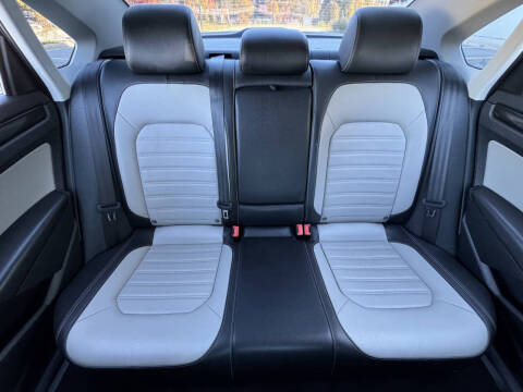 2015 Volkswagen Passat 1.8T Sport