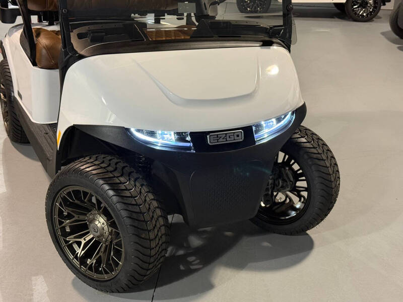 2025 E-Z-GO RXV ELiTE