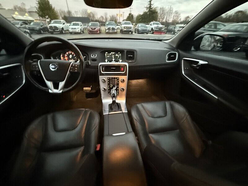 2017 Volvo V60 Cross Country T5 Premier