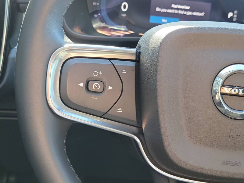 2024 Volvo XC40 B5 Plus Dark Theme