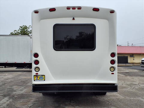 2013 Ford E-Series E-450 SD