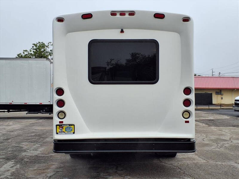 2013 Ford E-Series E-450 SD