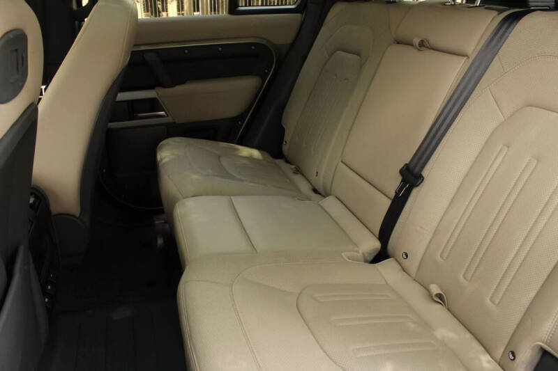 2020 Land Rover Defender 110 SE