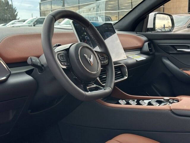 2025 VinFast VF8 Plus