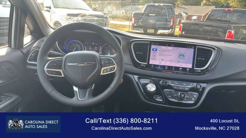 2025 Chrysler Pacifica Select