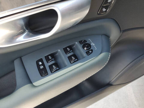 2024 Volvo XC90 B6 Ultimate Bright Theme 7P